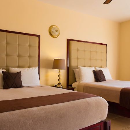 Travellers Beach Resort Негрил Экстерьер фото