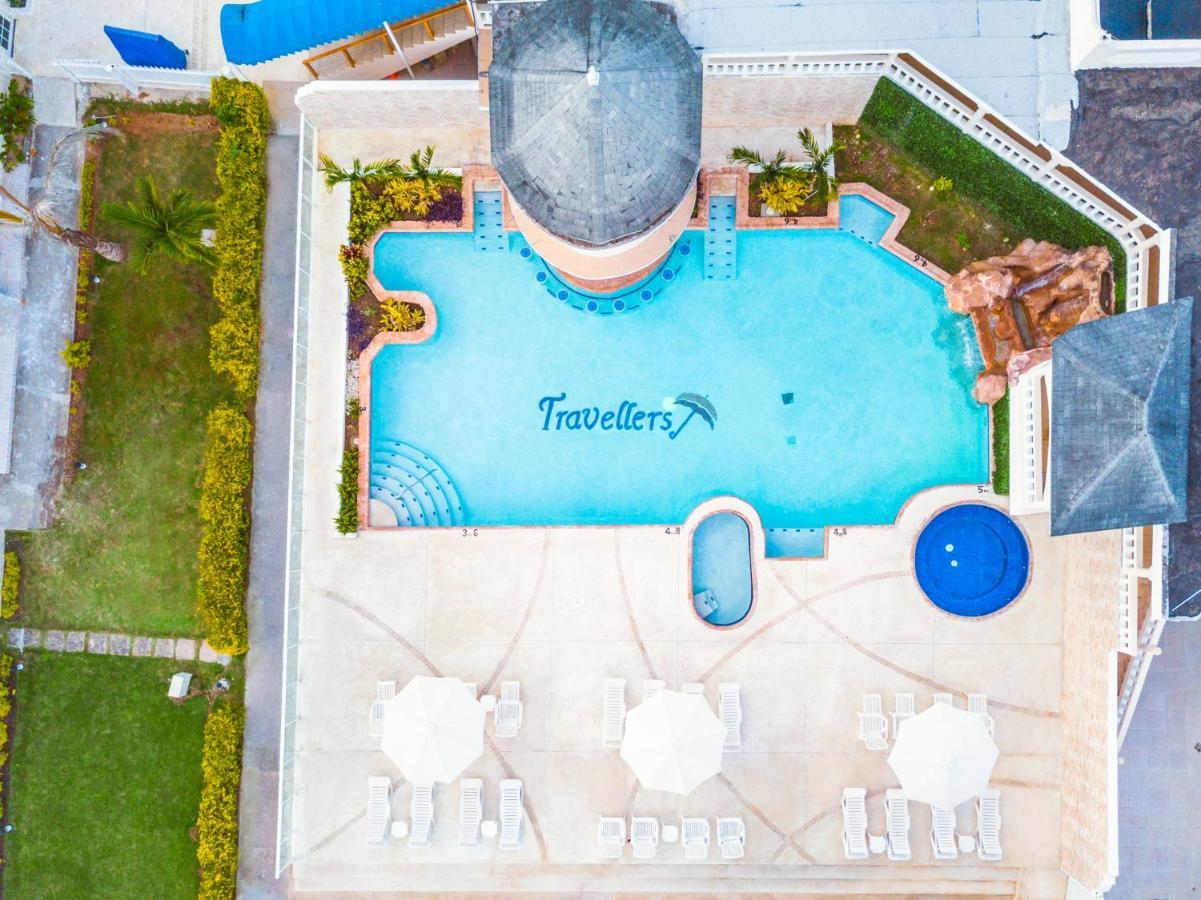 Travellers Beach Resort Негрил Экстерьер фото