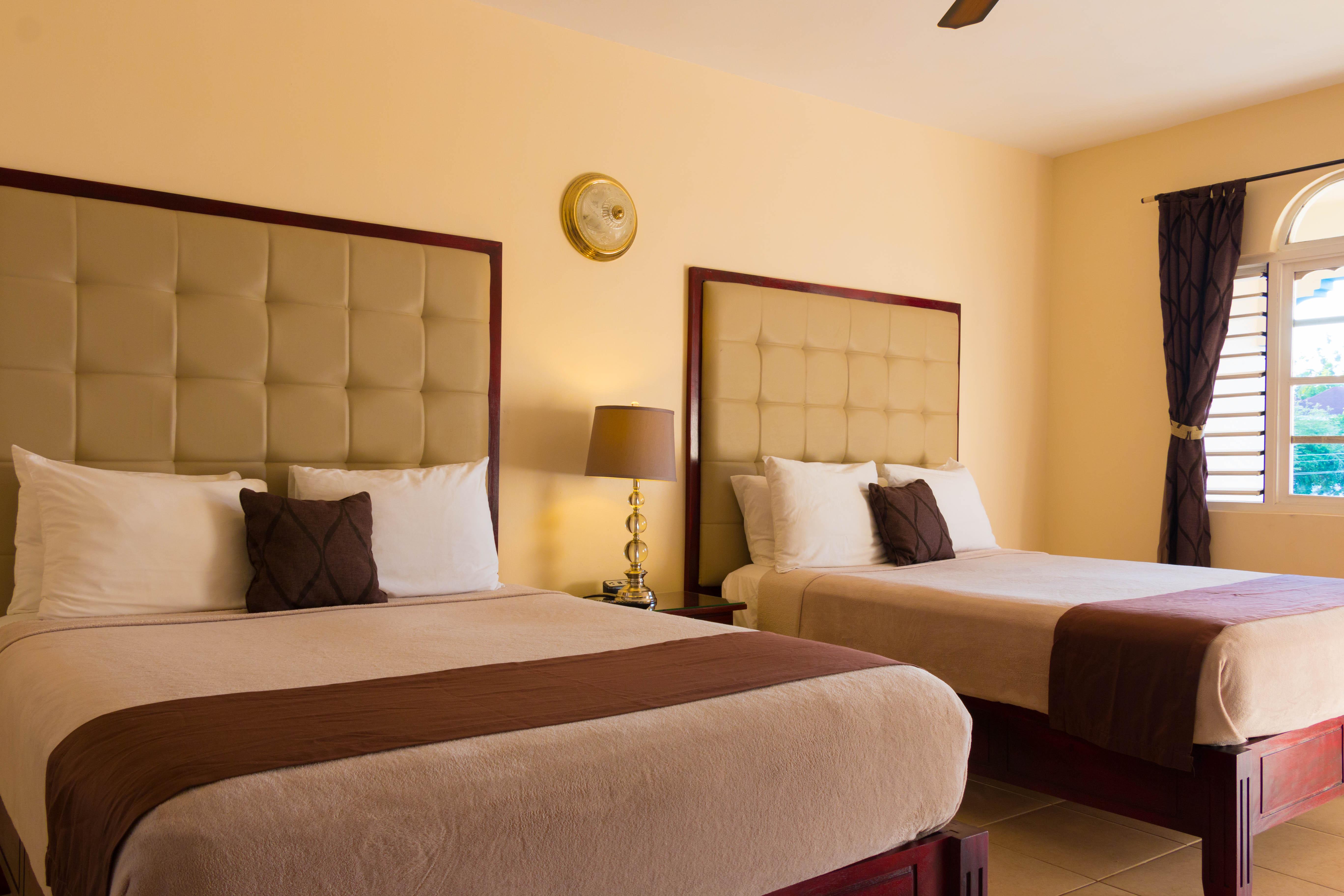 Travellers Beach Resort Негрил Экстерьер фото