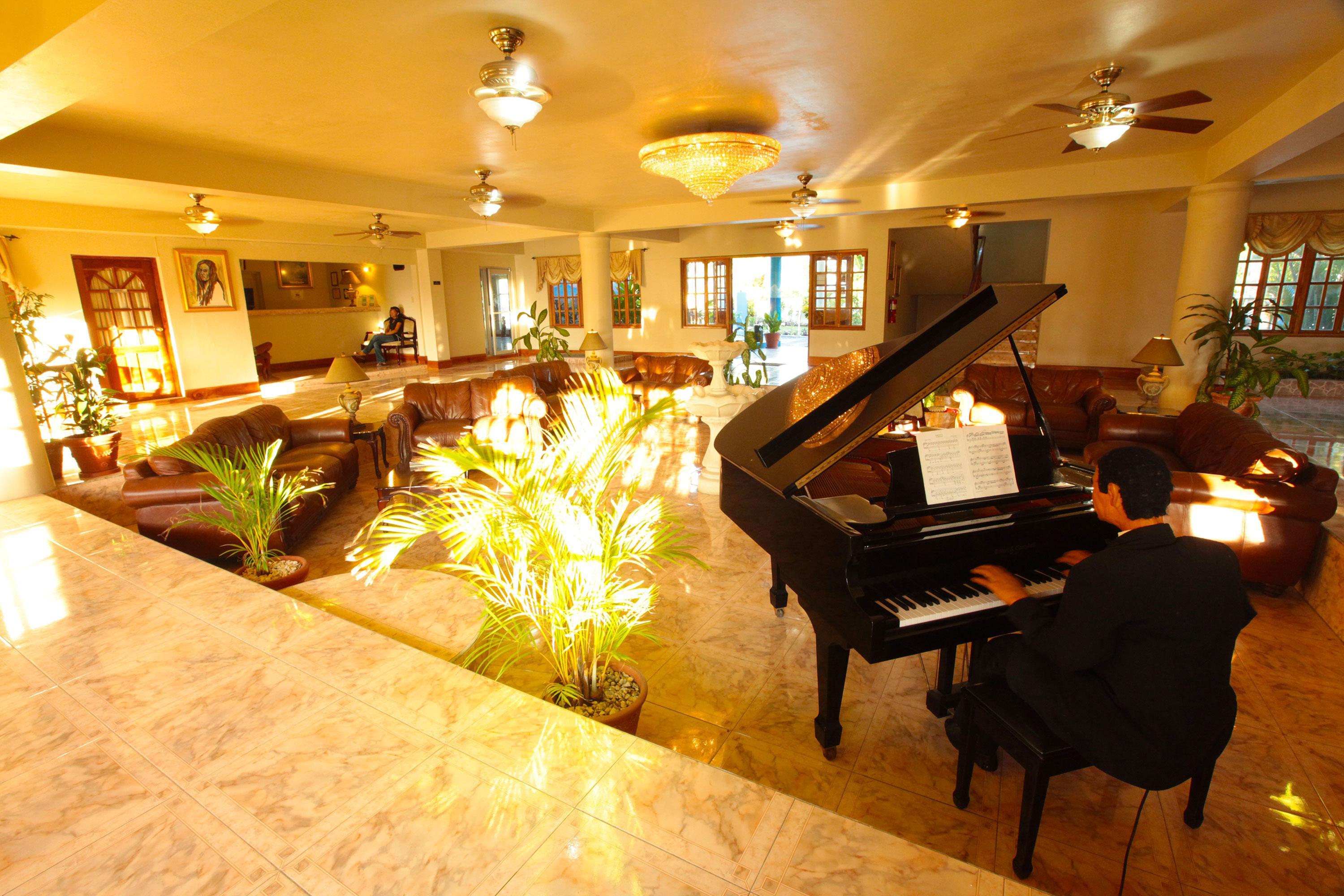 Travellers Beach Resort Негрил Экстерьер фото