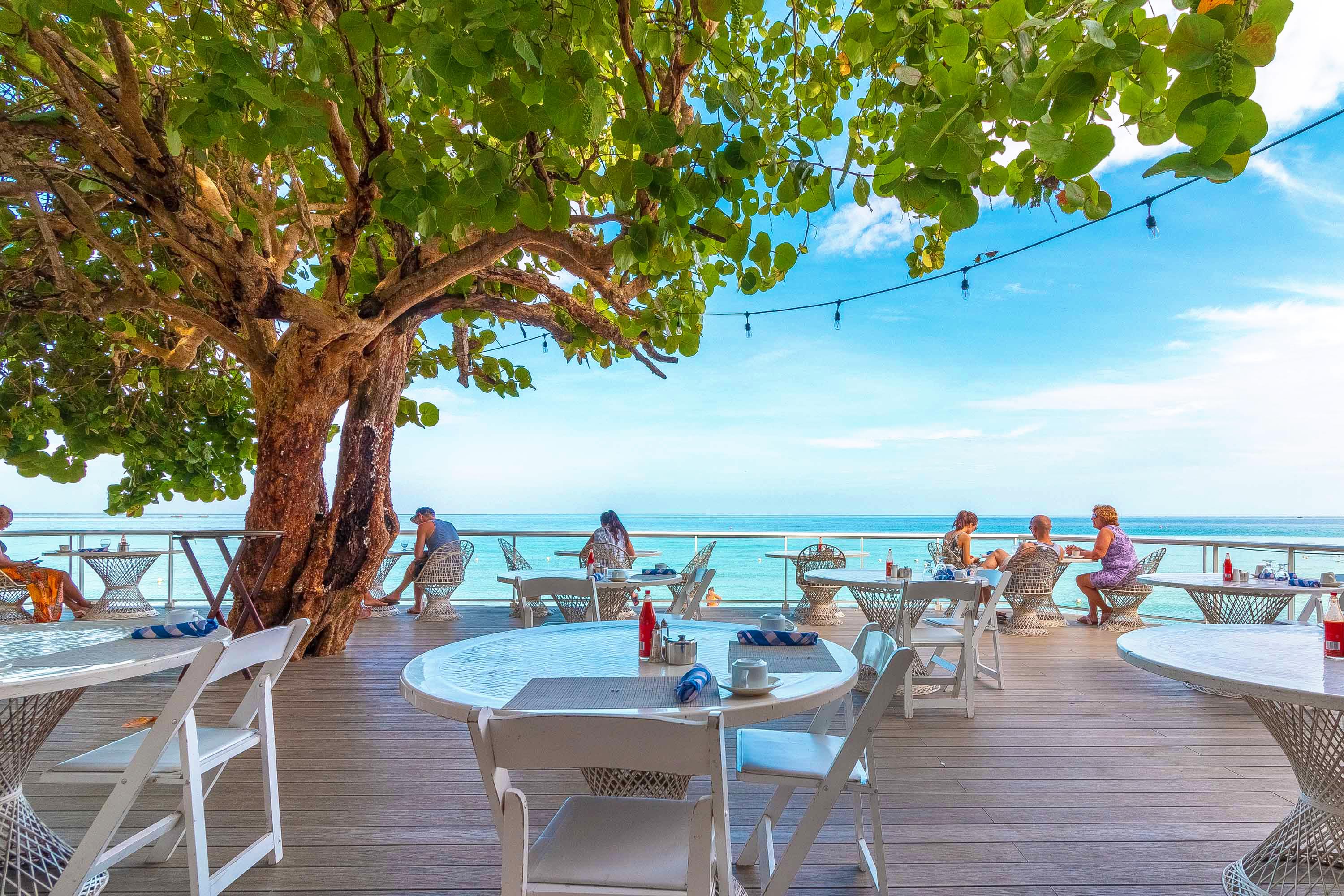 Travellers Beach Resort Негрил Экстерьер фото