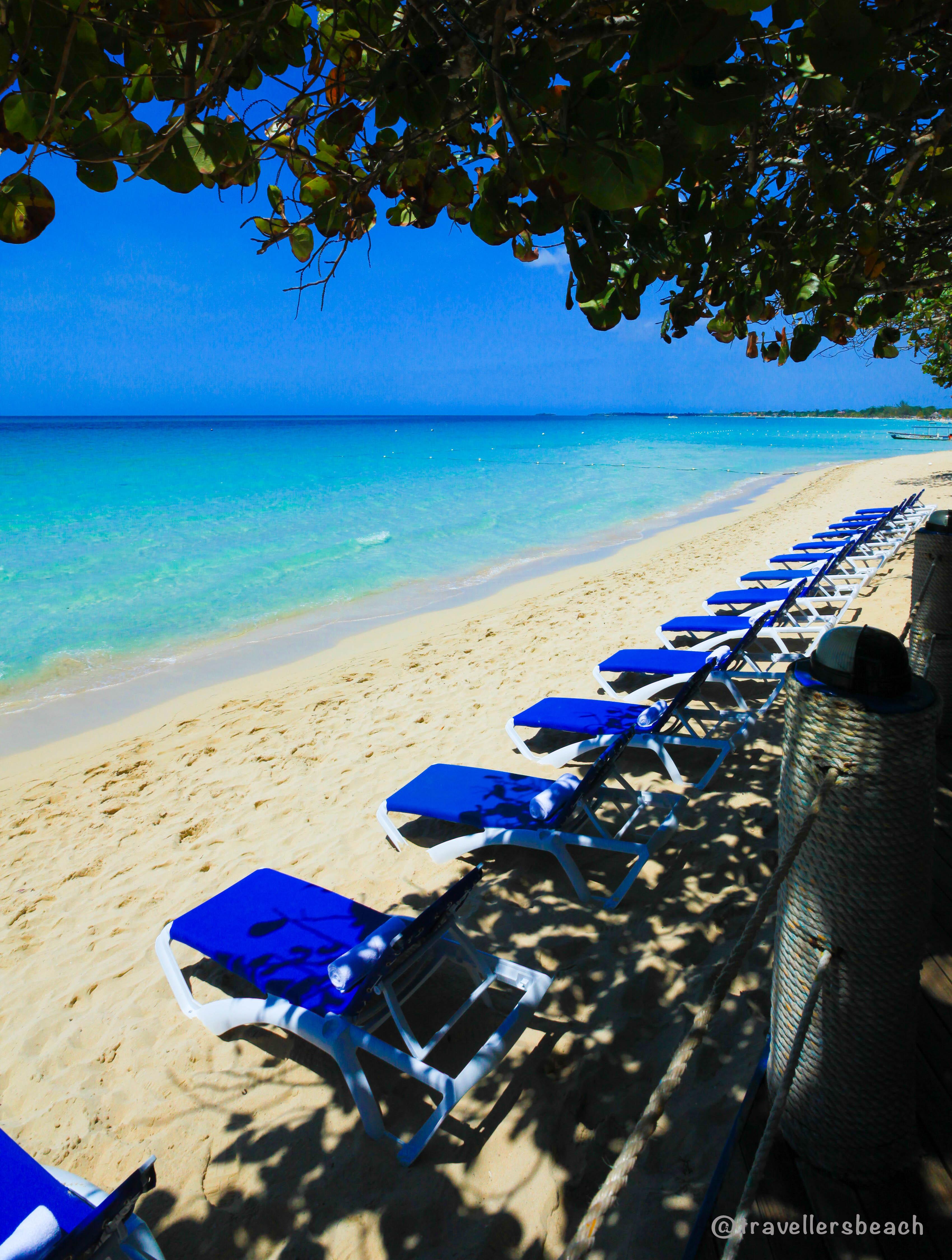 Travellers Beach Resort Негрил Экстерьер фото