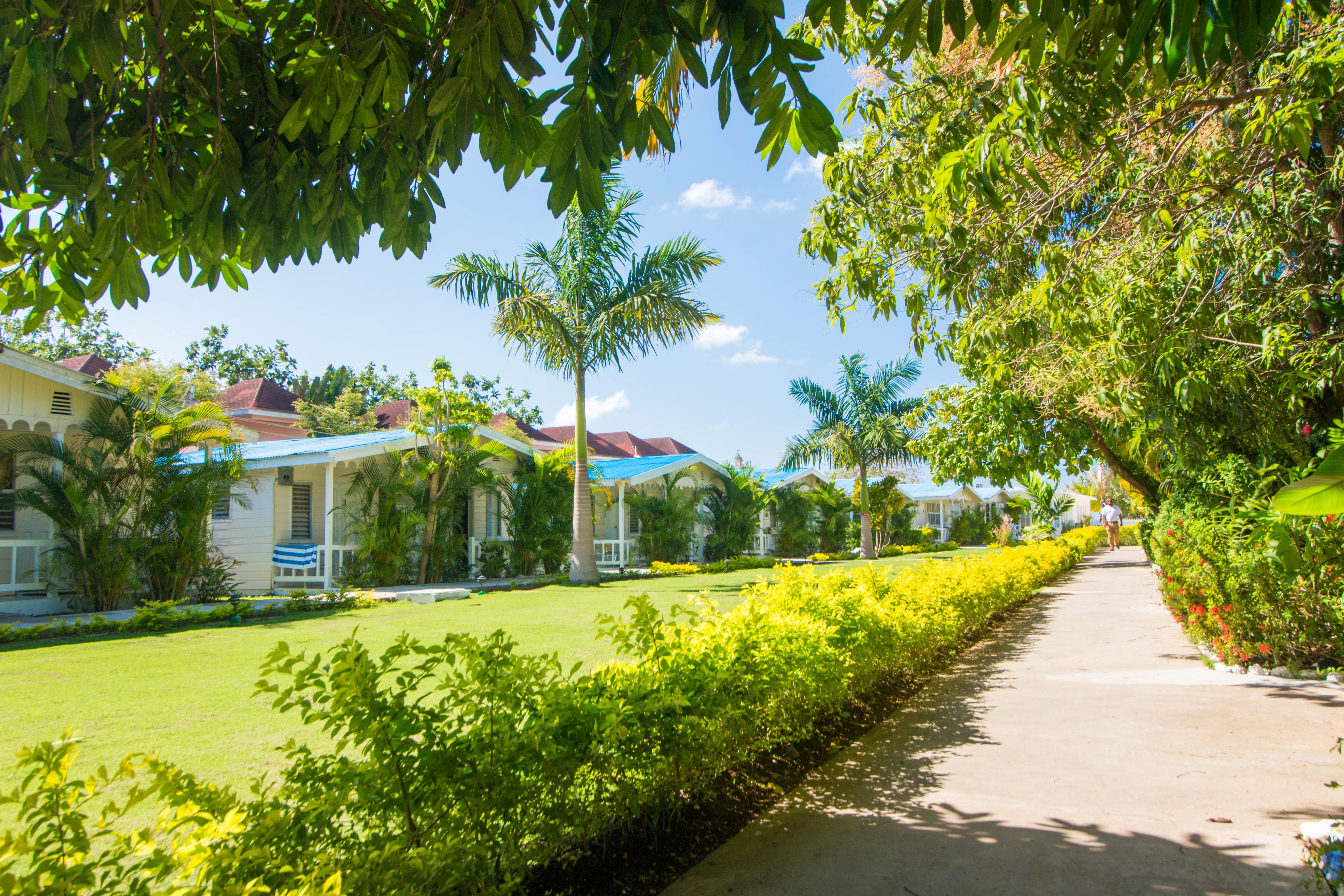 Travellers Beach Resort Негрил Экстерьер фото