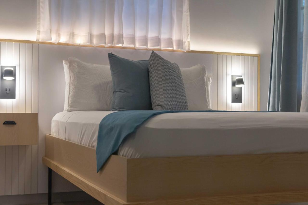 Travellers Beach Resort Негрил Экстерьер фото