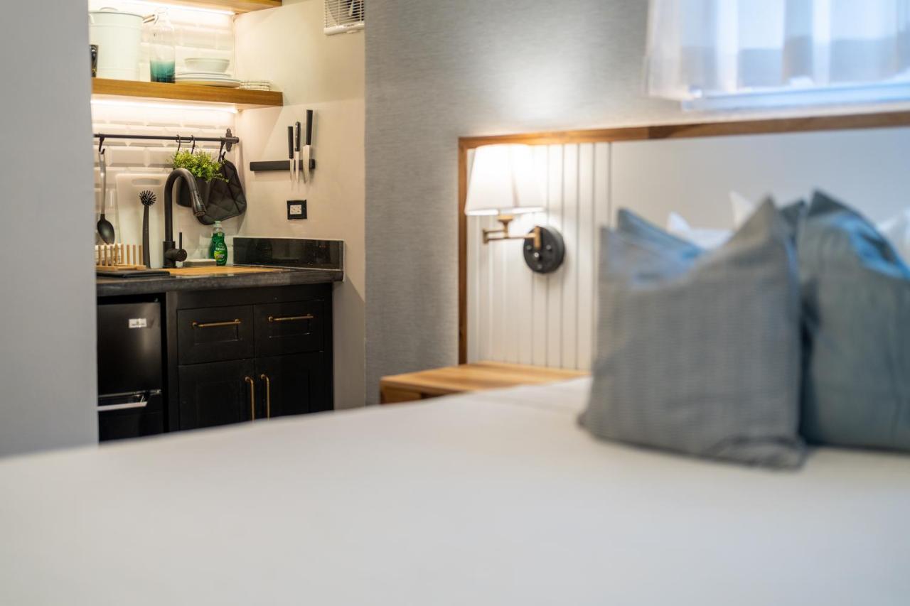 Travellers Beach Resort Негрил Экстерьер фото
