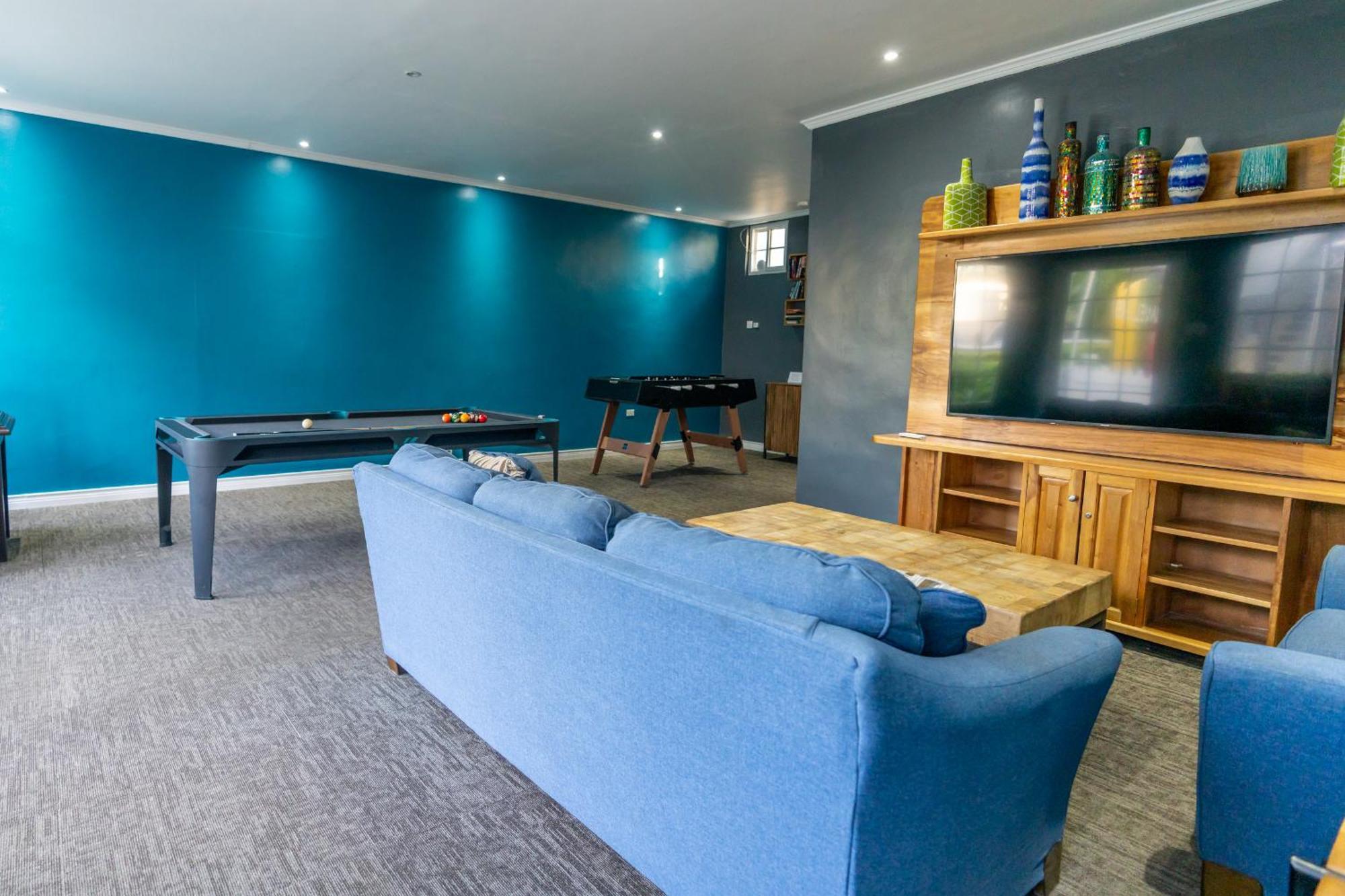 Travellers Beach Resort Негрил Экстерьер фото