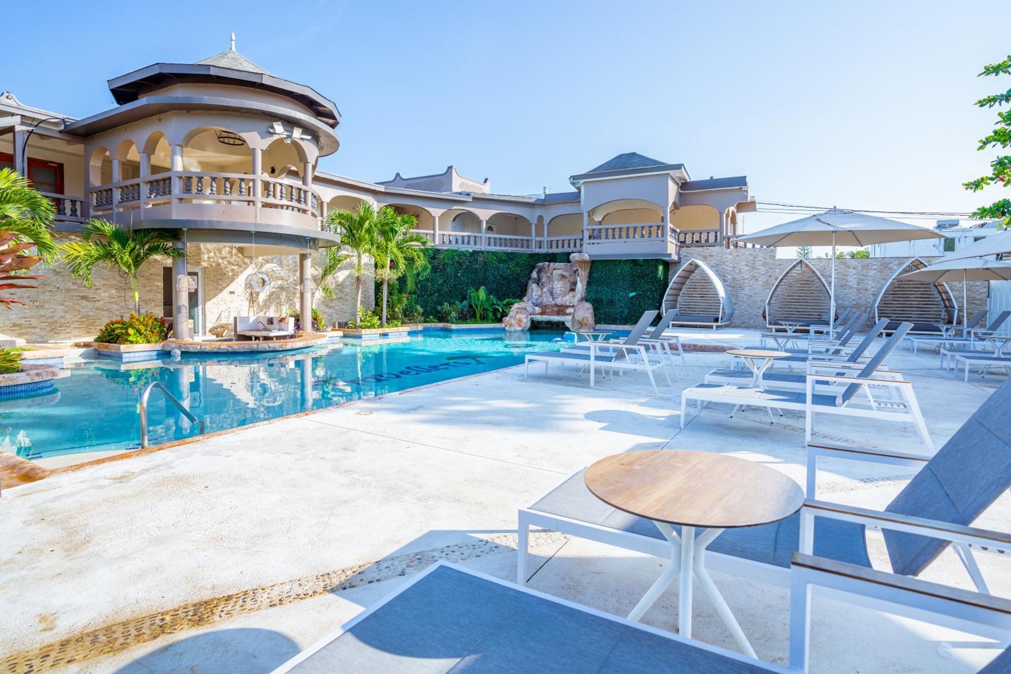 Travellers Beach Resort Негрил Экстерьер фото