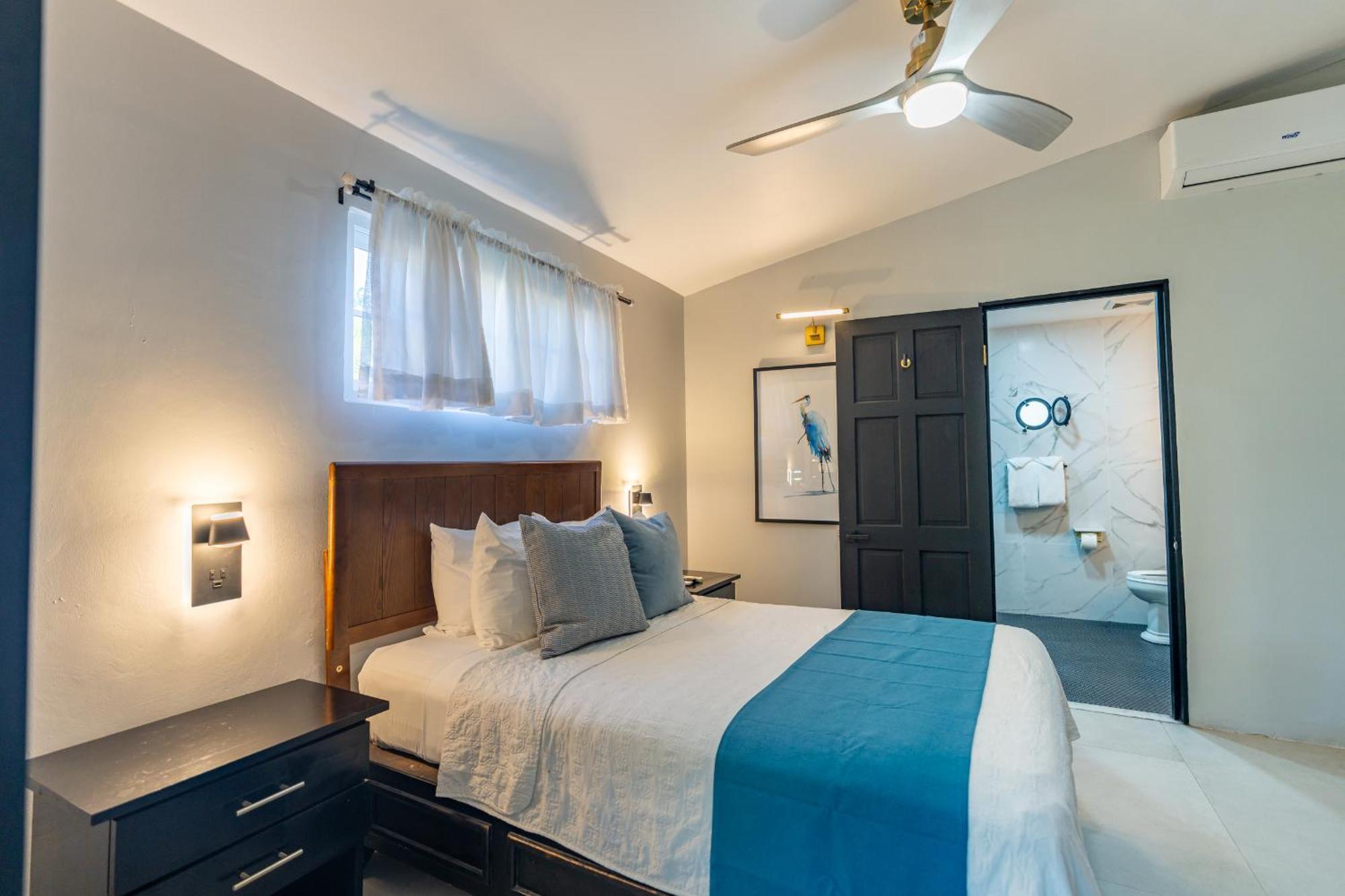 Travellers Beach Resort Негрил Экстерьер фото