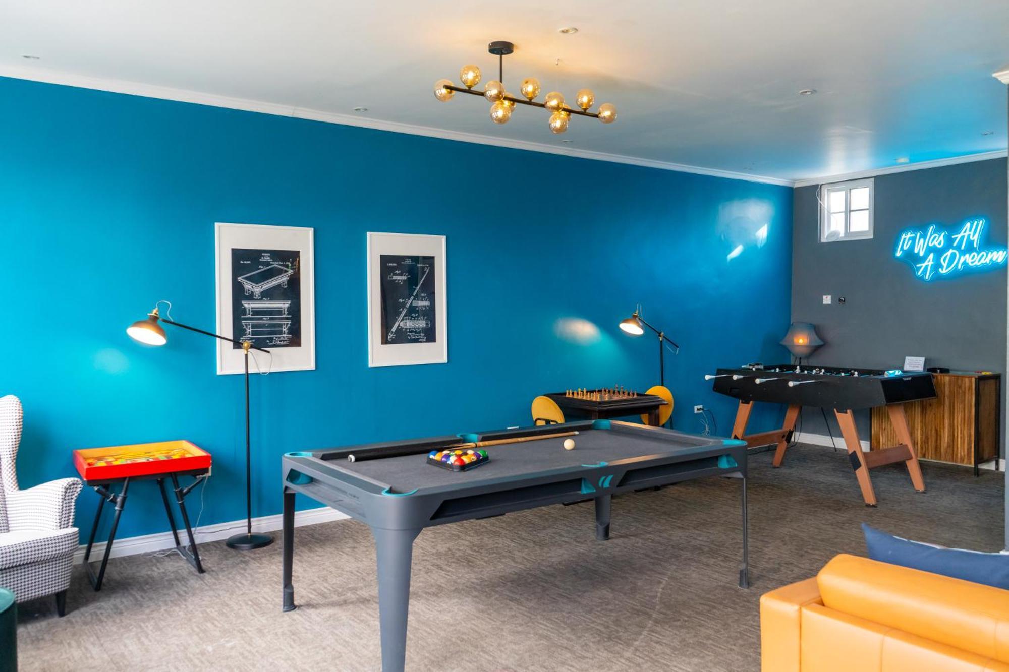 Travellers Beach Resort Негрил Экстерьер фото