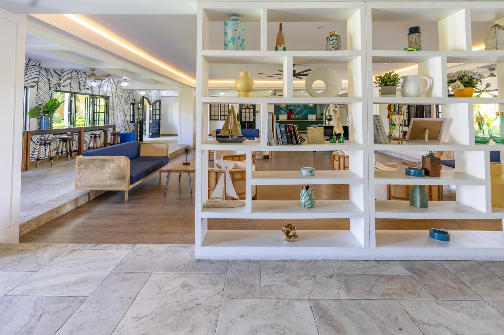 Travellers Beach Resort Негрил Экстерьер фото