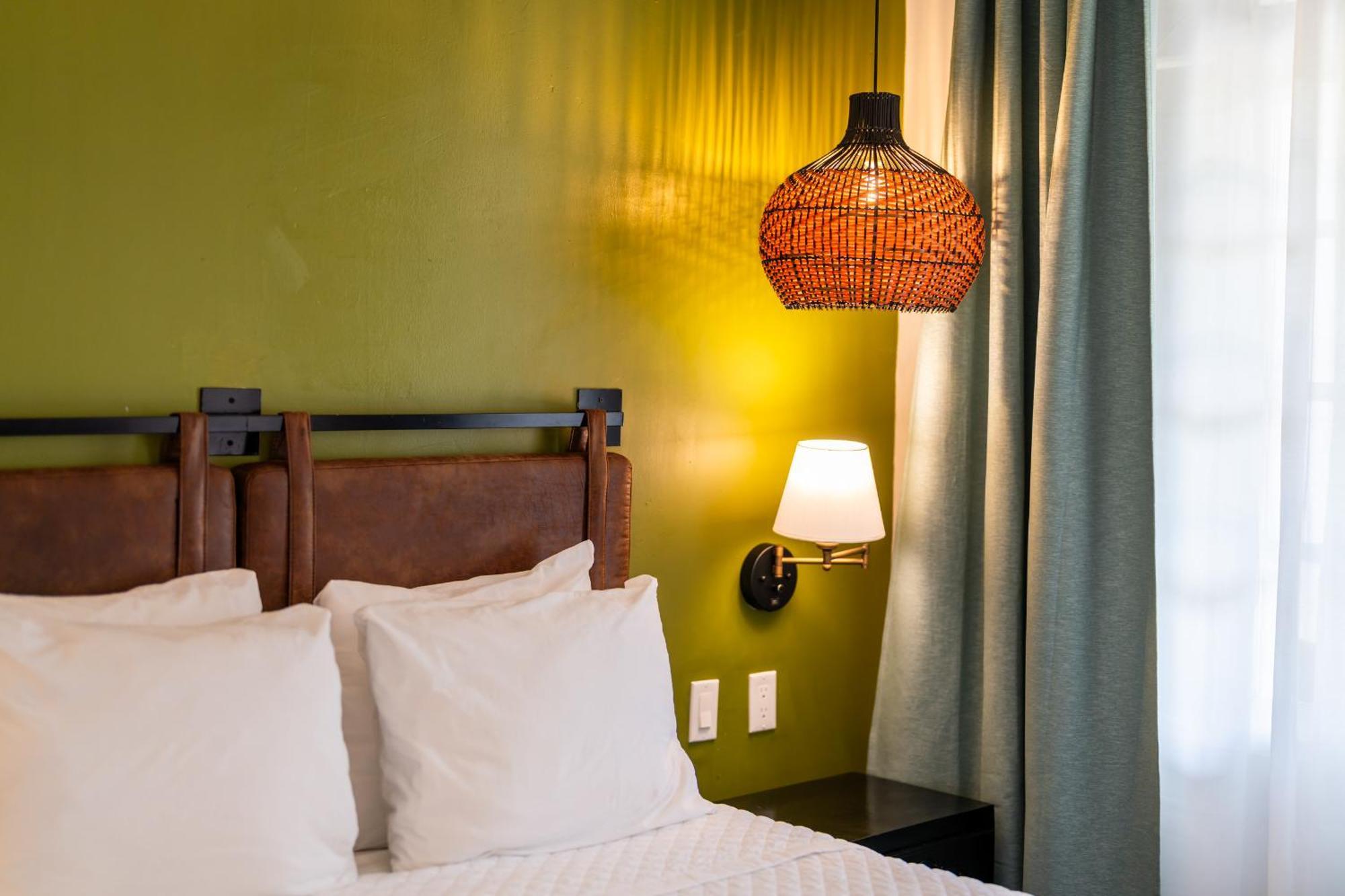 Travellers Beach Resort Негрил Экстерьер фото