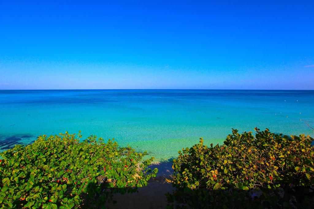 Travellers Beach Resort Негрил Экстерьер фото