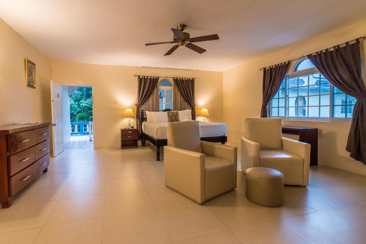 Travellers Beach Resort Негрил Экстерьер фото